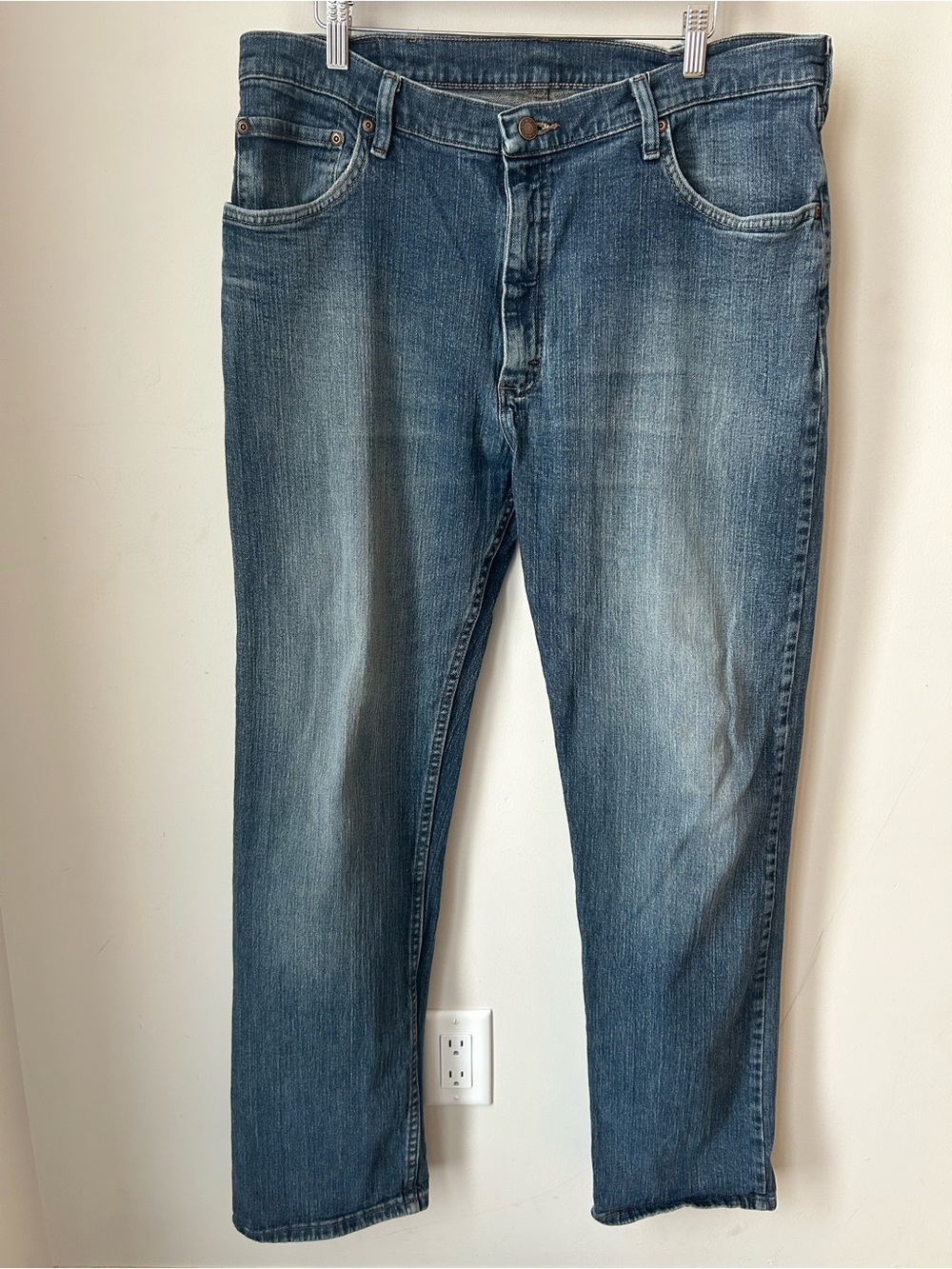 Wrangler Premium Quality Jeans 36x32 Straight Leg Medium Wash Denim Y2K